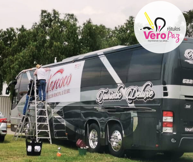 Pegado de vinil en autobuses